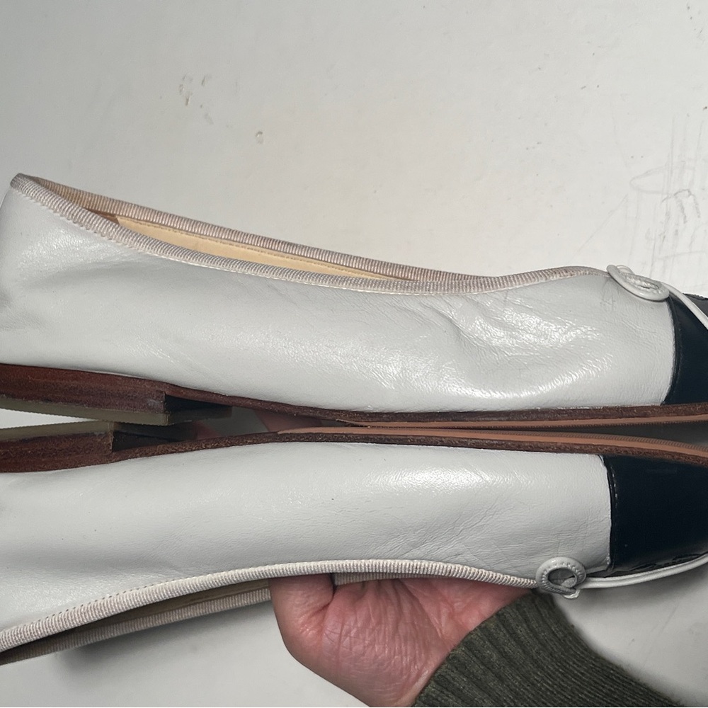 CHANEL Women's Black and Cream Loafers - Picture 5 of 11